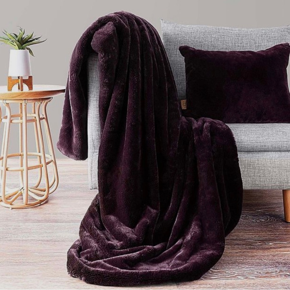 UGG Polar Throw And Pillow Set In Wine New